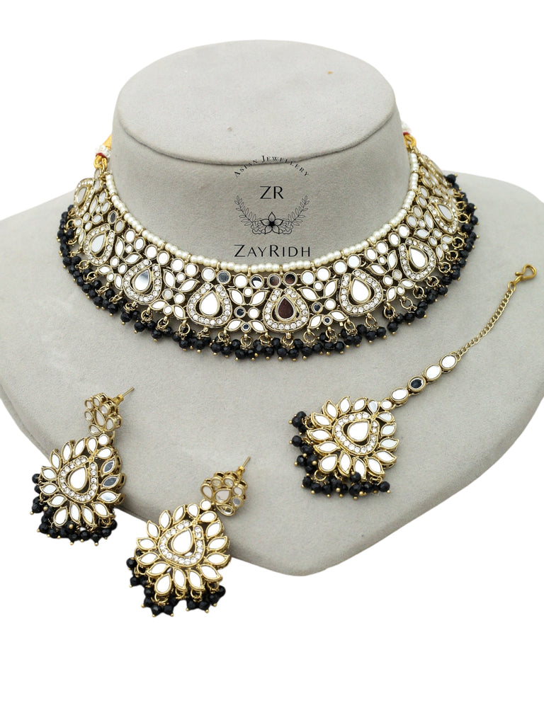 Black necklace set 