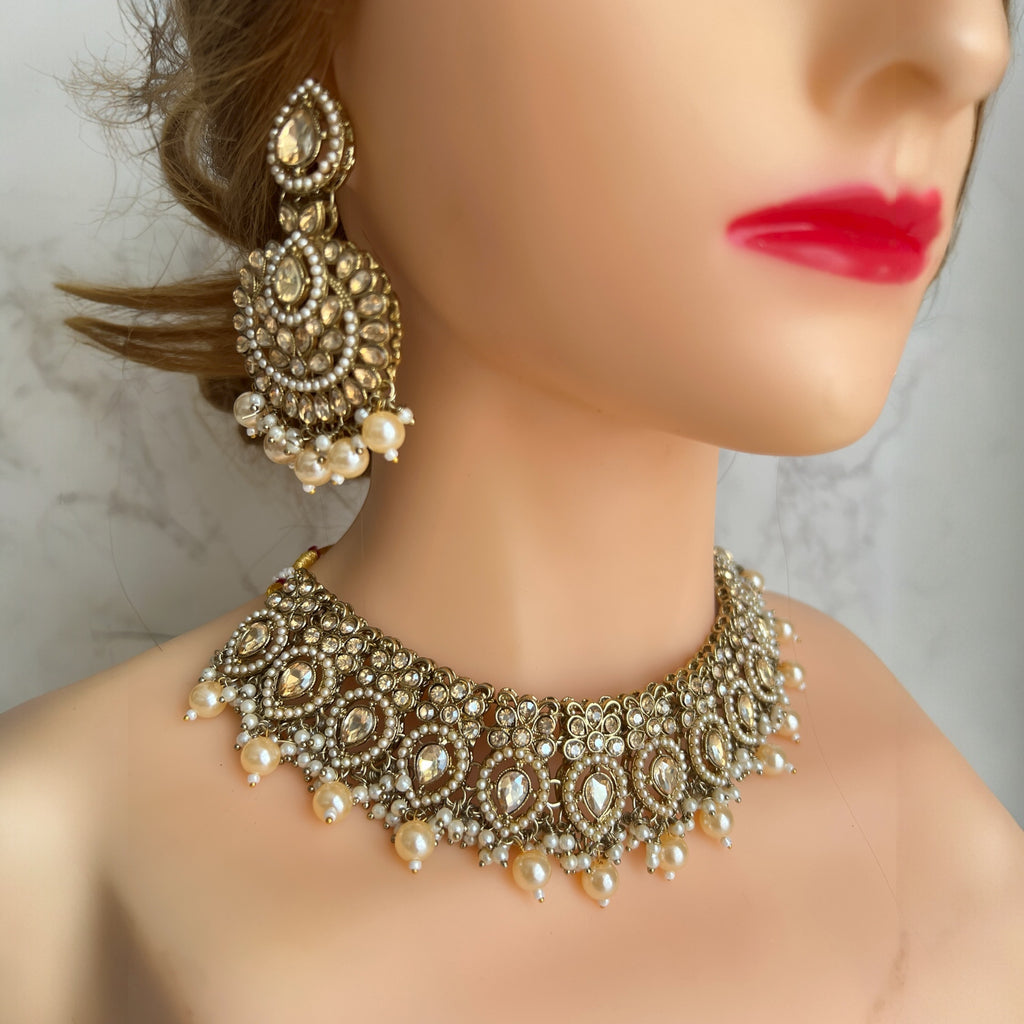 Traditional Indian gold jewellery 
