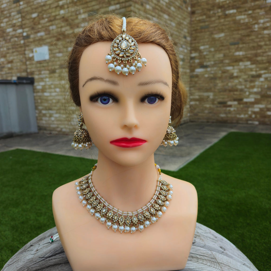 Gold traditional wedding jewellery 