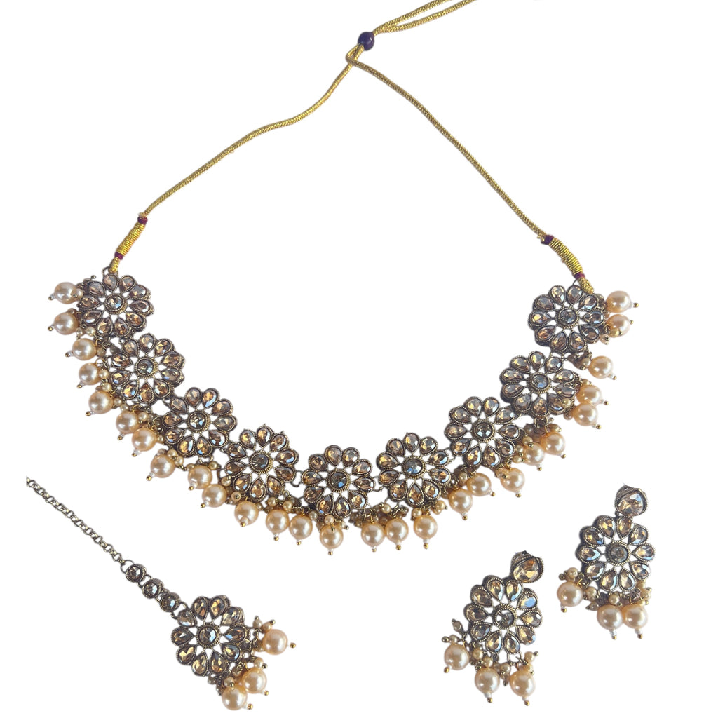 Gold Kundan necklace set