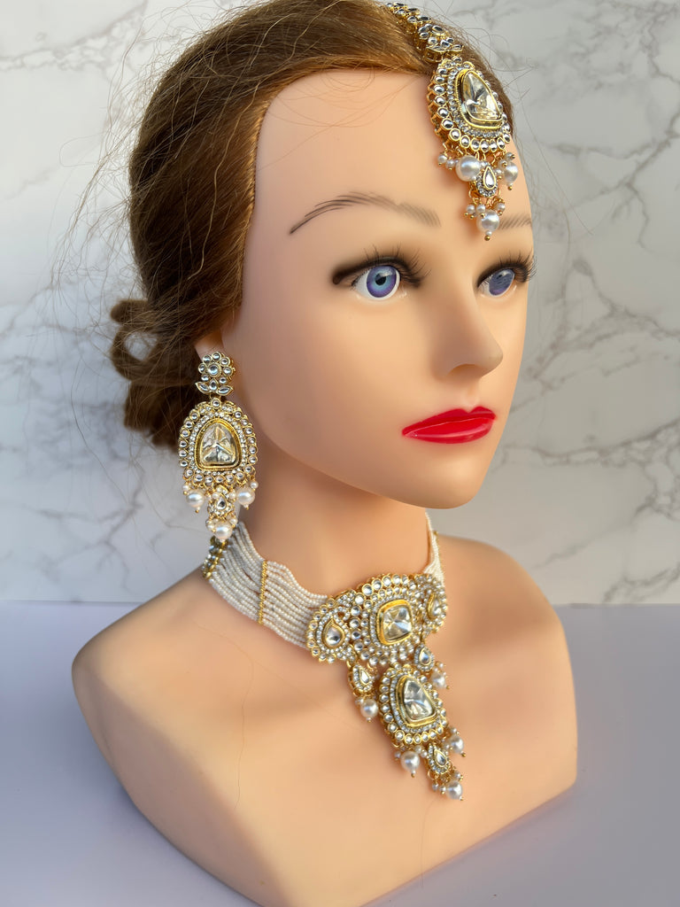 Traditional Indian wedding jewellery 