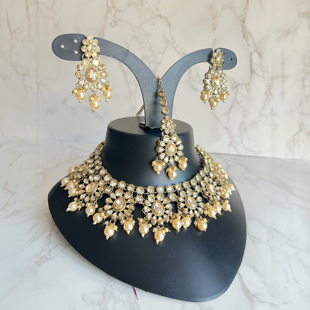 Traditional Indian gold jewellery set