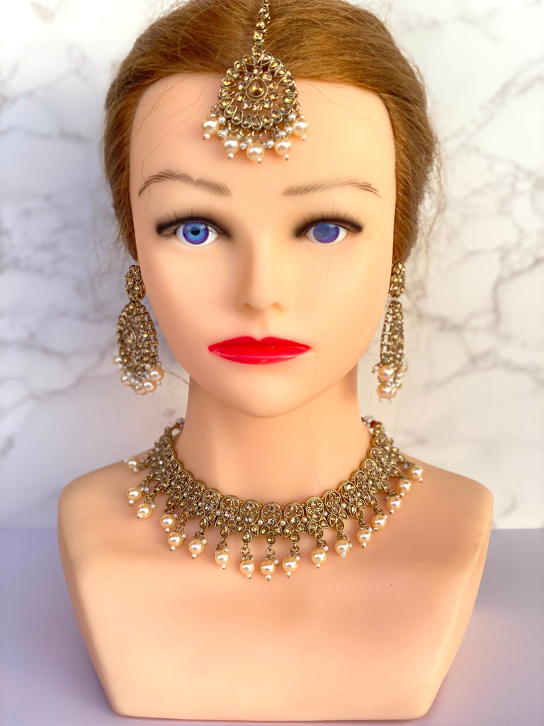 Traditional gold Indian jewellery 