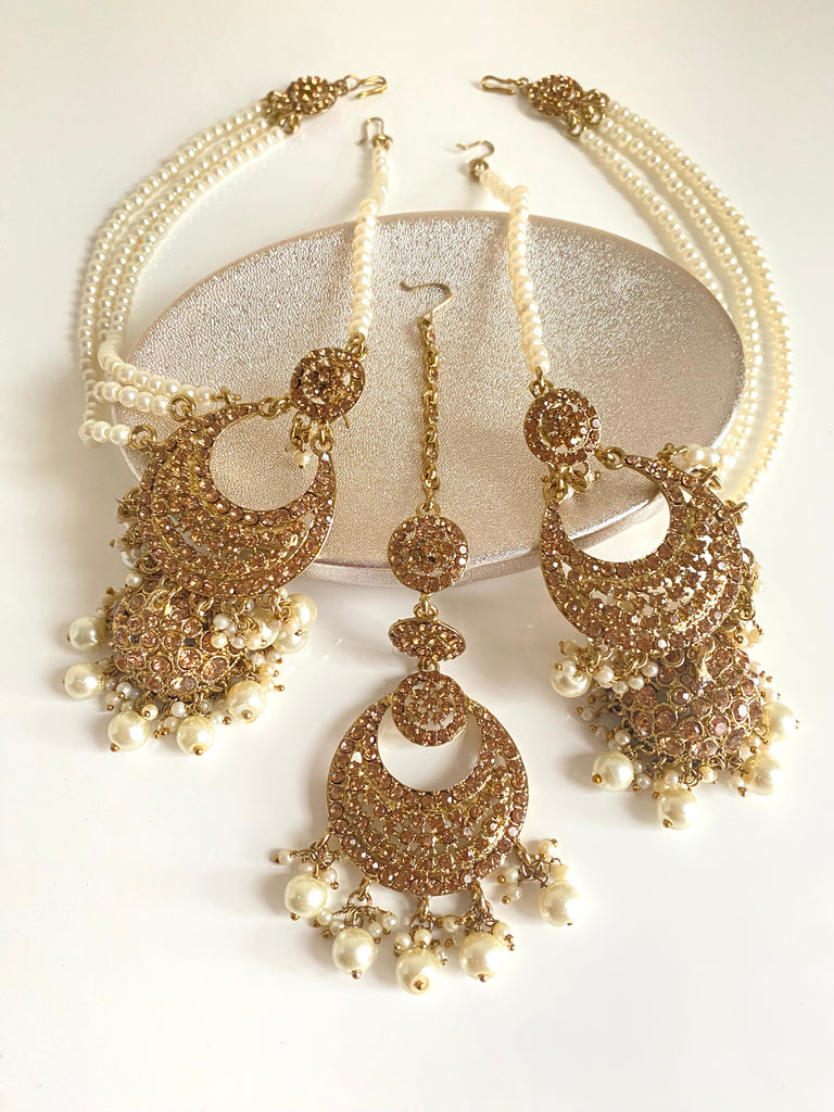 Gold Jhumka earrings set