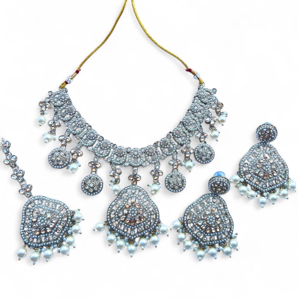 Gold necklace tikka set