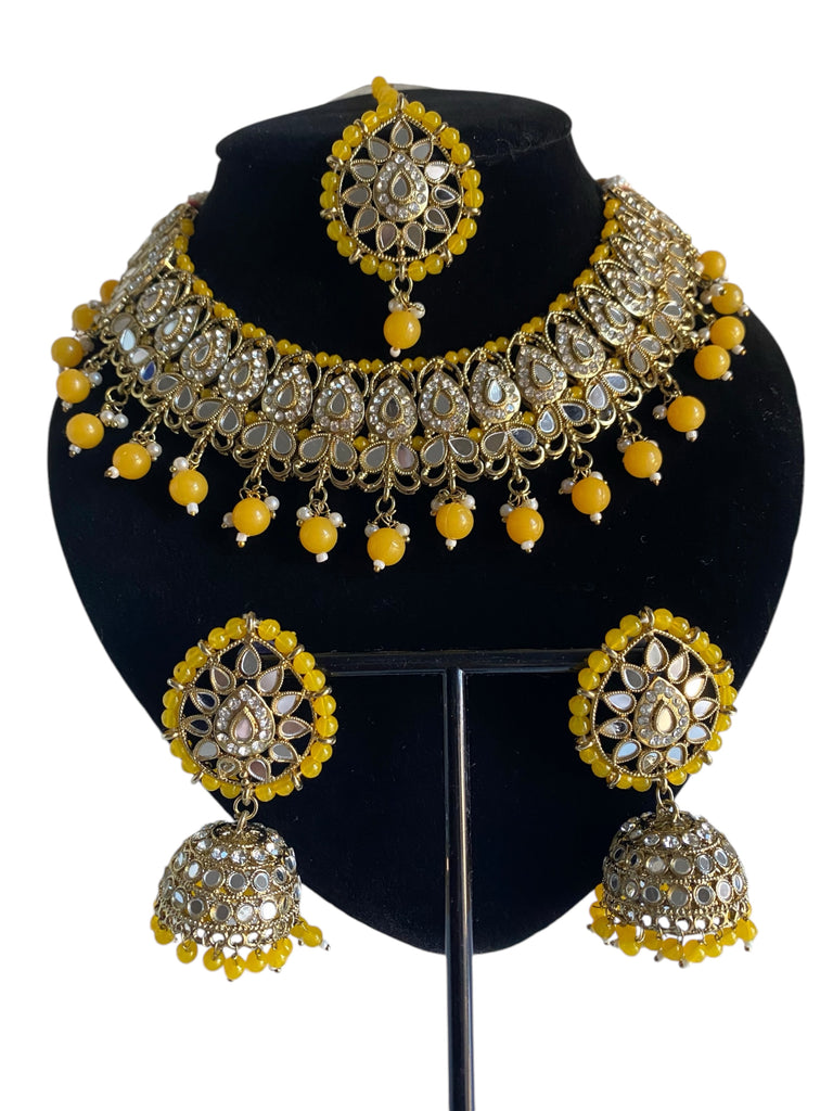 Yellow jewellery set