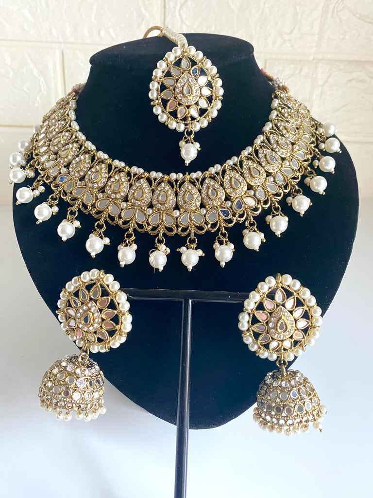 Gold Kundan necklace set