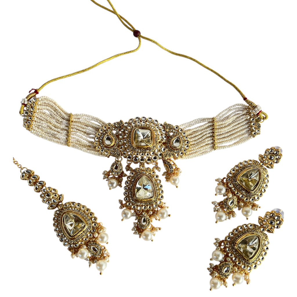 Gold tikka earrings set