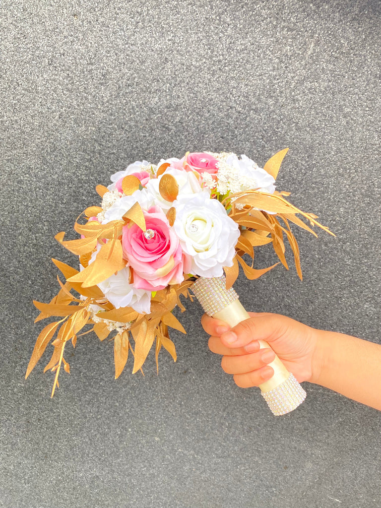 Artificial flower bouquet 