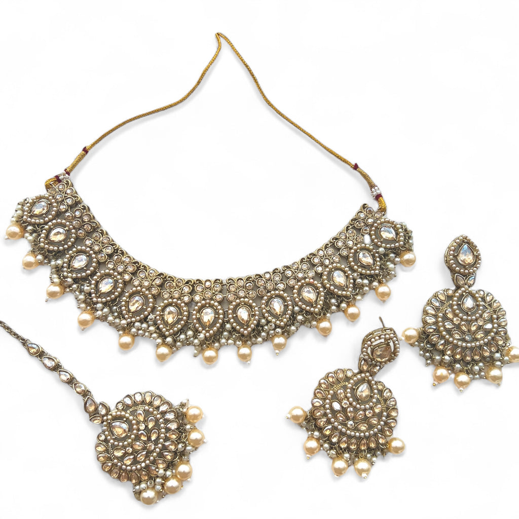 Gold Kundan necklace tikka