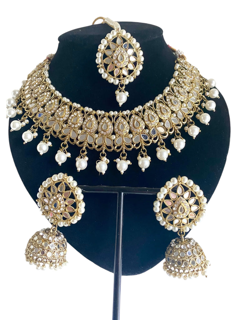 Gold Asian jewellery set 