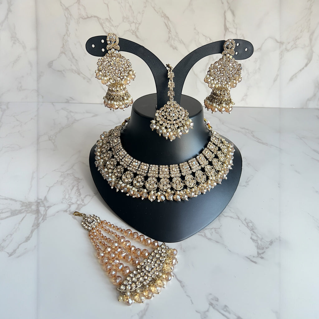 Gold traditional wedding jewellery 