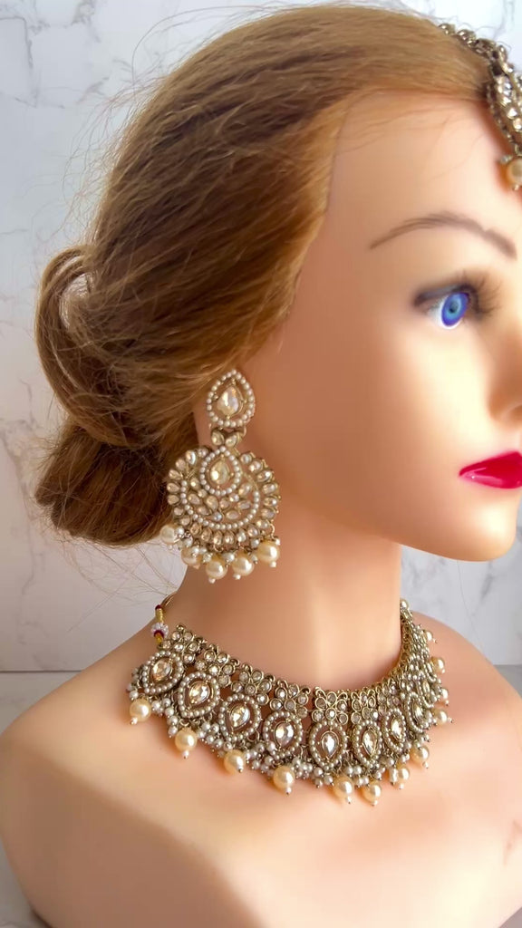 Gold Asian Necklace set