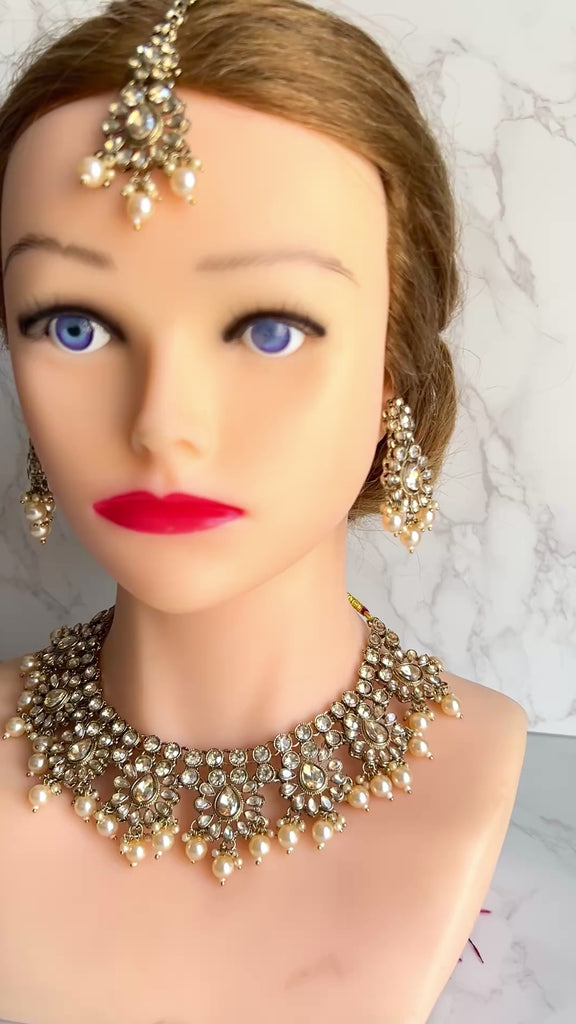 Traditional Indian gold Jewlry set