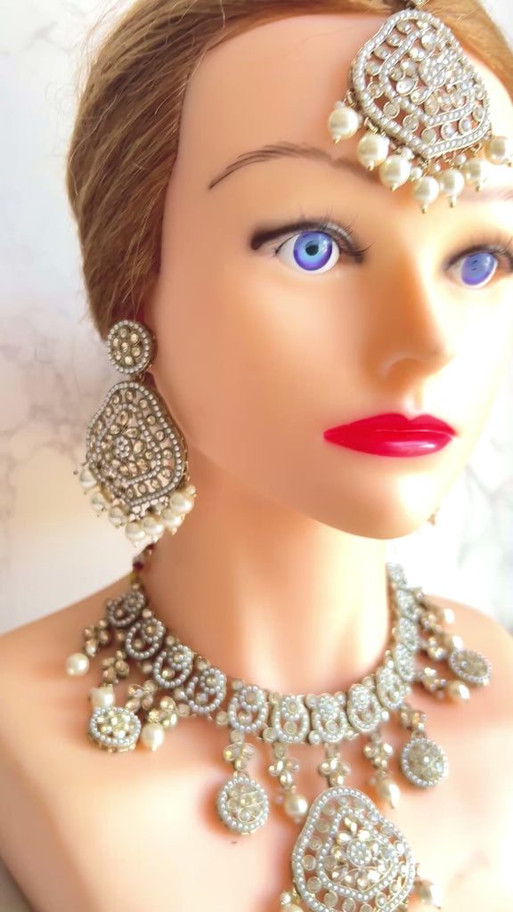 Gold Asian wedding jewellery 