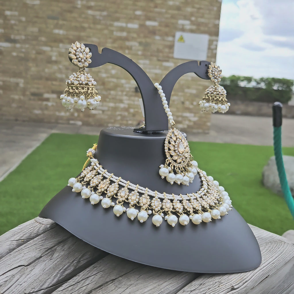 Gold Asian wedding necklace 