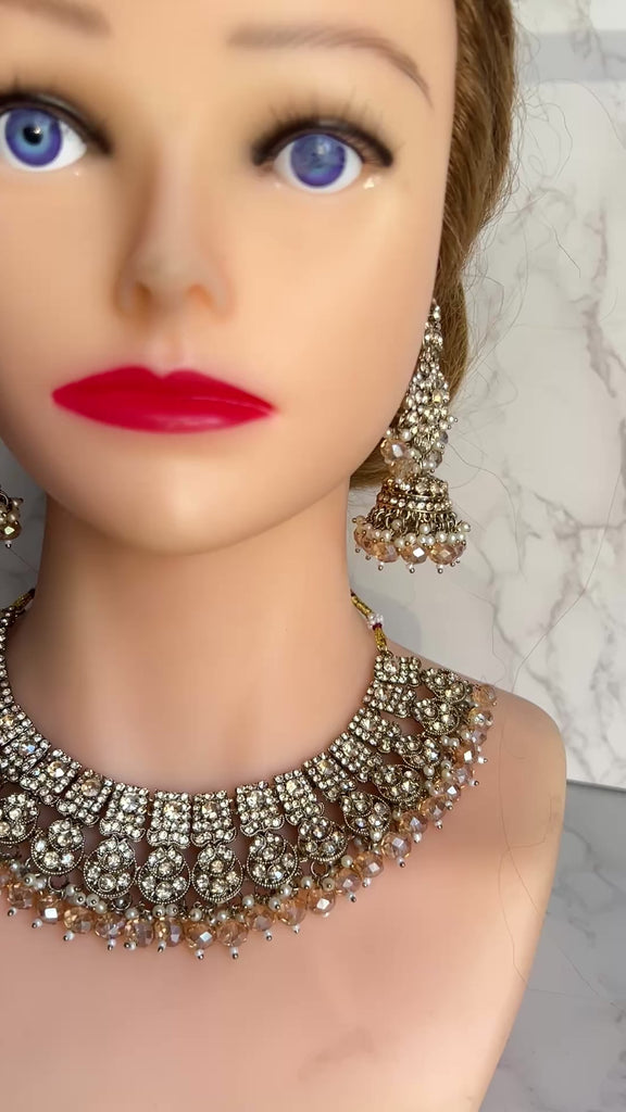 Gold traditional wedding bridal jewellery 