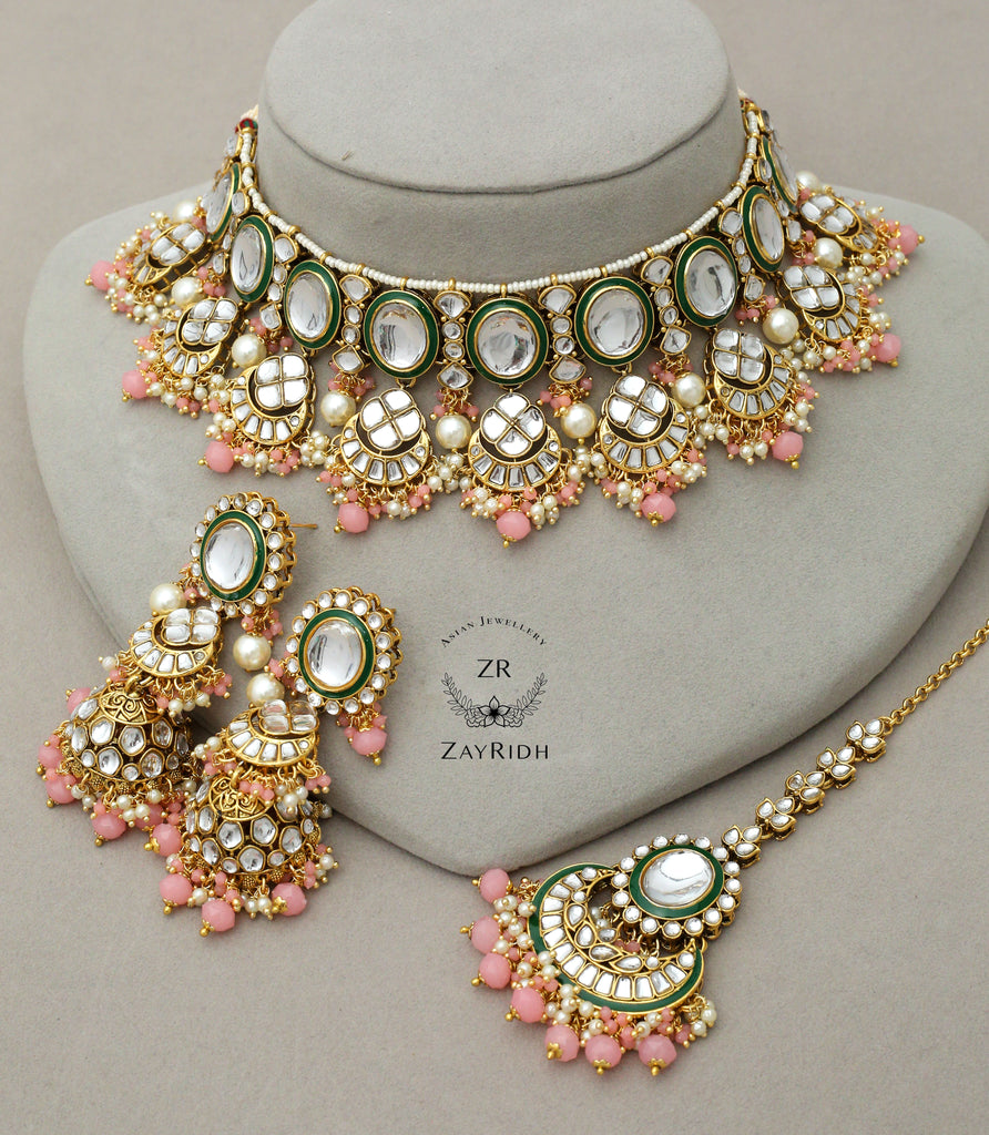 kundan choker with tikka and earrings