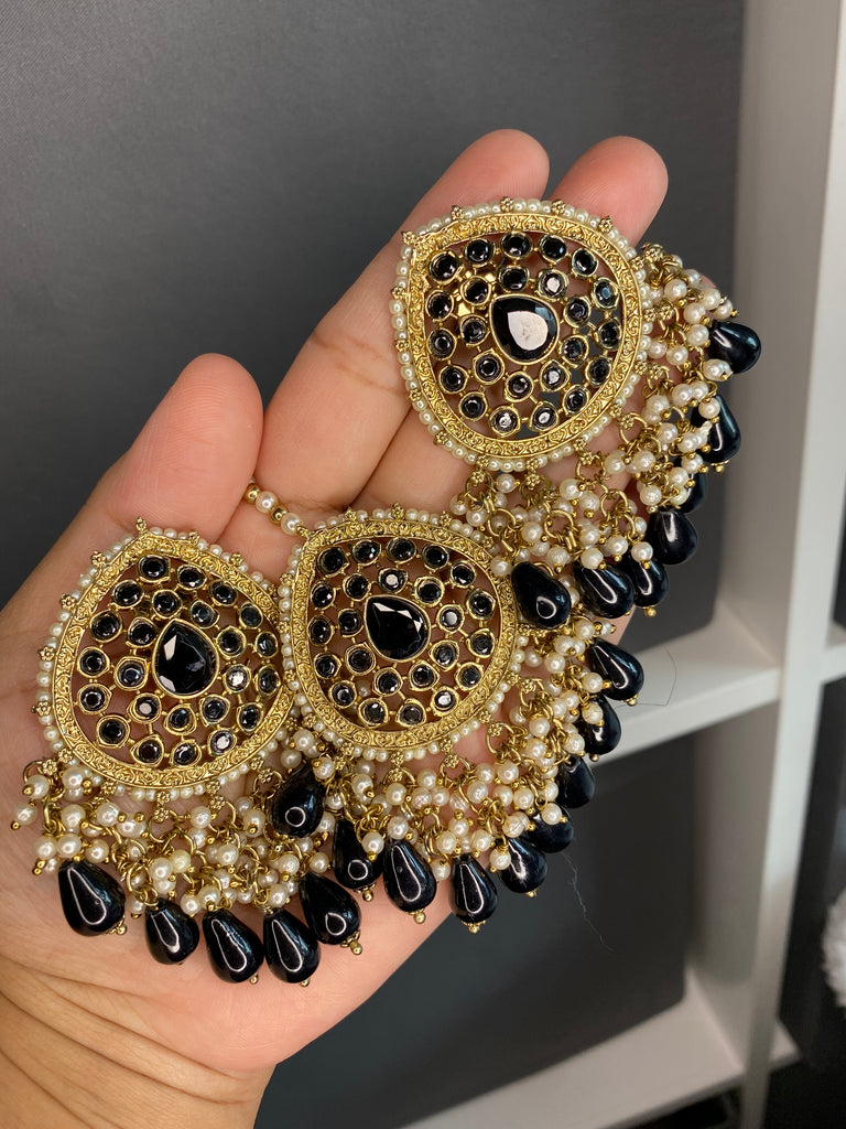 Black Earrings Set