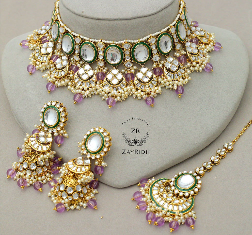 kundan choker with tikka and earrings