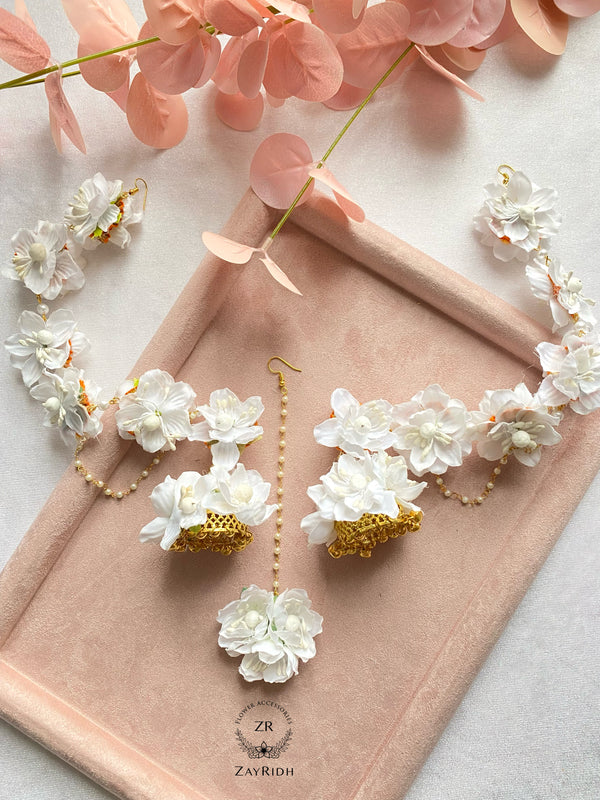 Moni Roy White Flower Set