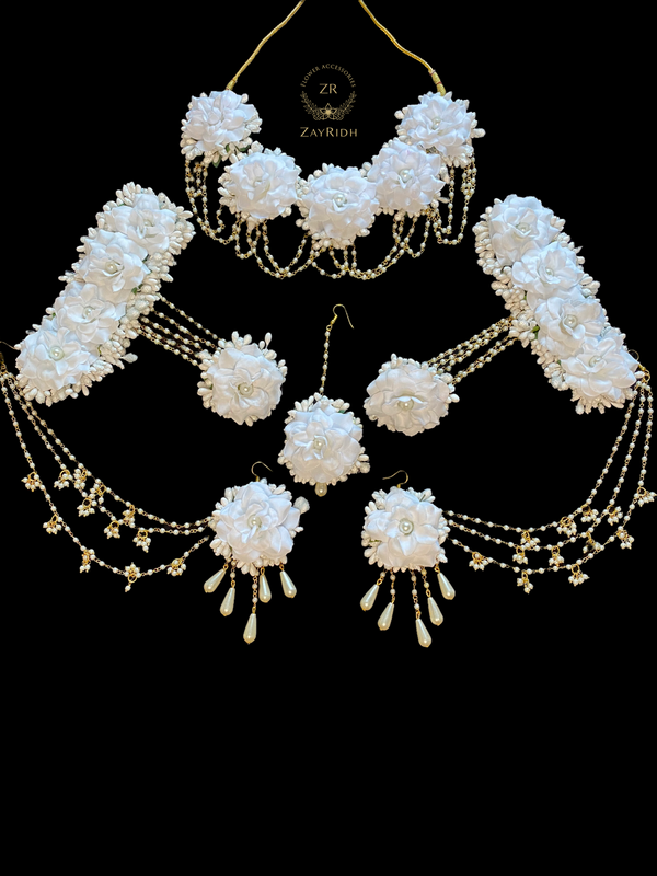 Sita White Flower Necklace Set