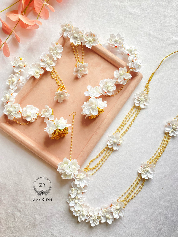 Moni Roy White Flower Set