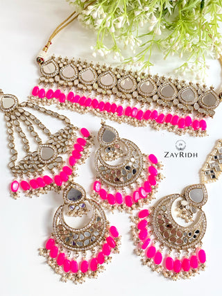 Soft Pink Antique Gold Necklace Set With Tikka